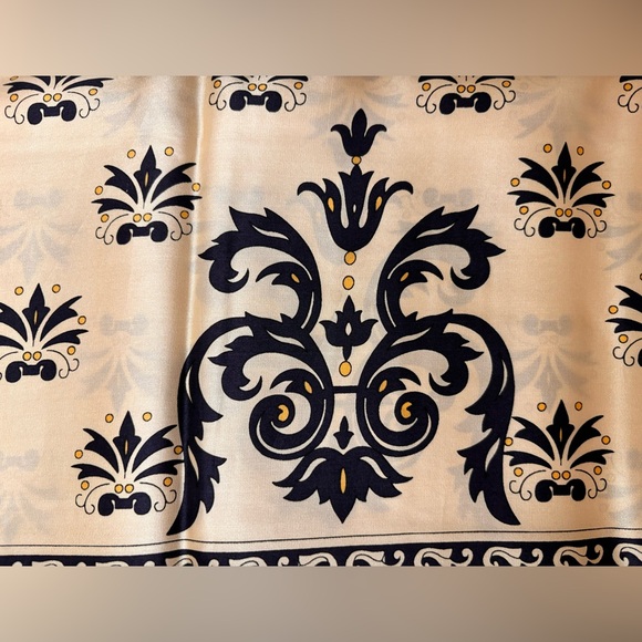 NWOT 100% Silk Floral Square Scarf 41" x 41" - Picture 13 of 14